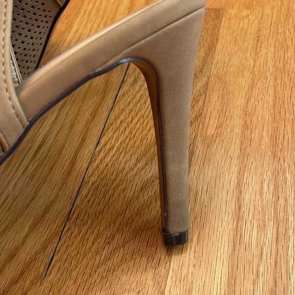 Metaphor Geneva Heels. Size 10. Tan. EUC - Picture 5 of 11